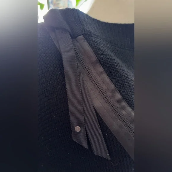 lululemon athletica Black Poncho 100% merino wool - Picture 3 of 5